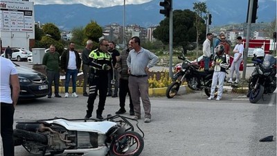 Edremit'te Kamyon İle Motor Çarpıştı! Ağır Yaralı Var