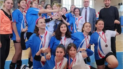Voleybol Bahar Turnuvaları Edremit'te Tamamlandı