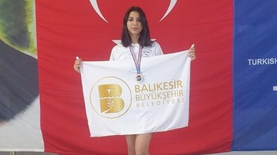 Milli Sporcunun Kızı: 'Babamızın Şampiyonluğu Kalbimizin Derinlerinde'