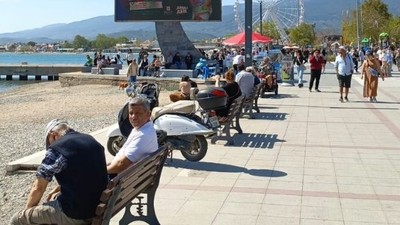 Balıkesir'de Bayram Coşkusu! Sahil ve Kordon Dolup Taştı