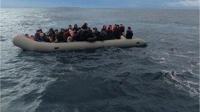 Ayvalık Açıklarında 25 Çocuklu 56 Düzensiz Göçmen Yakalandı