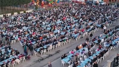 Altınova’da 4 bin kişilik iftar sofrası kuruldu