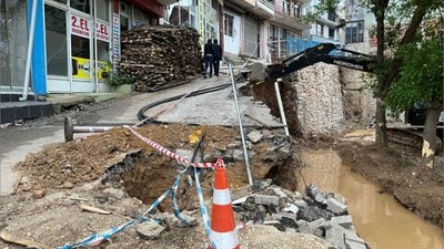 İstinat duvarı ikinci kez çöktü: 5 katlı bina boşaltıldı
