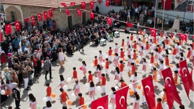 Çocuklar 23 Nisan Kutlamalarında Sındırgı'da Coştu!
