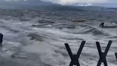 Gemlik’te fırtına ve yağmur hayatı felç etti, tekneler alabora oldu