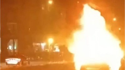 Mardin’de park halindeki otomobil alev topuna döndü