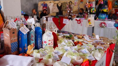 Ayvalık'ta Mahalleevlerinden Anneler Günü Sürprizi