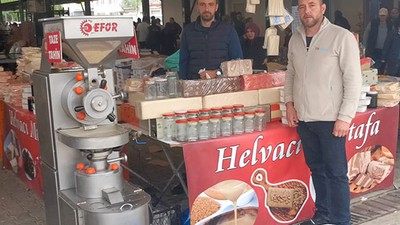 Balıkesir Pazarında Canlı Helva Şovu