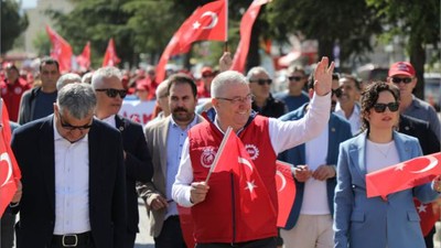Başkan Ertaş Belediye İşçileriyle Yürüdü