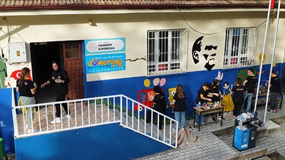 Düzce Üniversitesi Öğrencileri Hatay’da Depremde Hasar Gören Okulu Yeniledi