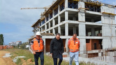 Edremit Kaymakamı, Yükseköğretim Yurdu İnşaatında İncelemelerde Bulundu