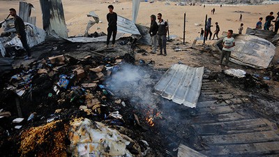 İsrail Refah'ta Yerinden Edilmiş Filistinlileri Bombaladı