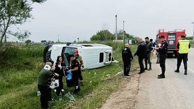 Minibüs ile Tırın Çarpıştığı Kazada 3 Yaralı