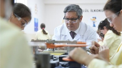Müdür Tatlı Öğrencilerle Ahşap Bal Kaşığı Üretti