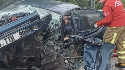 Tırın Kayan Dorsesi Karşı Şeritten Gelen Aracı Biçti
