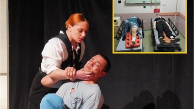 Trafik Kazası Geçiren Oyuncular Sahneyi Bırakmadı