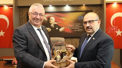 Balıkesir Protokolü'nden Edremit Belediyesi'ne Ziyaret