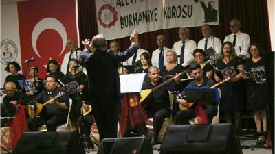 Burhaniye'de Türk Halk Müziği Rüzgarı Esti