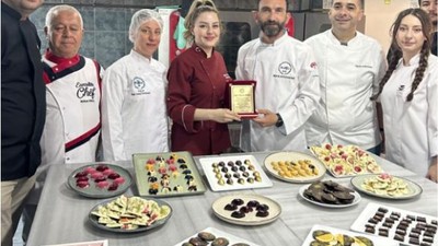 Üniversiteliler Burhaniye'de Çikolata Yapımını Öğrendi