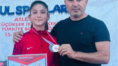 Yüksek Atlama'da Türkiye İkincisi Erdek'ten!