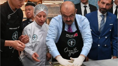 Vali Ustaoğlu Bu Yemekleri Elleriyle Yoğurdu!