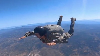 Askeri Serbest Paraşüt Temel Eğitimi Başarıyla Tamamlandı