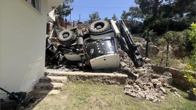 Balıkesir'de 11 Yaşındaki Çocuk İş Makinasının Altında Kaldı