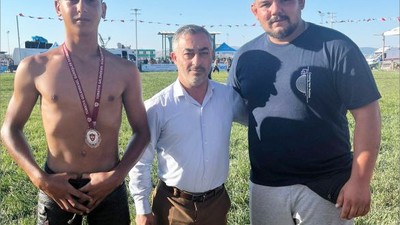 Başkan Duru Manyaslı Güreşçiyi Yalnız Bırakmadı