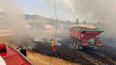Bigadiç'te Çıkan Yangın Kontrol Altına Alınmaya Çalışılıyor