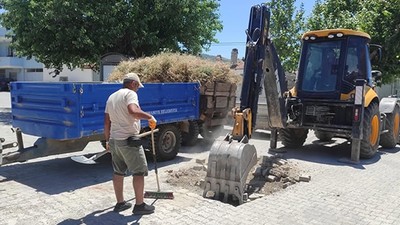 Burhaniye'de Altyapı Çalışmalarının Ardından Parke Taşları Onarıldı