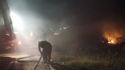 Edremit'te Sazlık Alanda Çıkan Yangın Söndürüldü