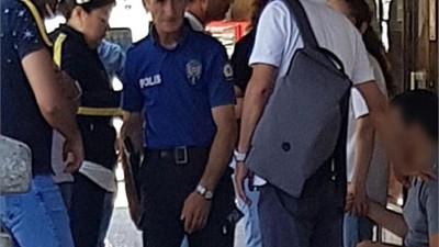 Otizmli Genç Sinir Krizi Geçirdi 2 Dükkana Zarar Verdi