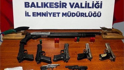 Polisi Görünce Kendini Halıya Sardı