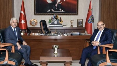 Vali Ustaoğlu Müdür Yiğit'in Acısını Paylaştı