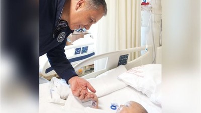 Bakan Yerlikaya, İstanbul'da çöken binada yaralanan bebeği ziyaret etti