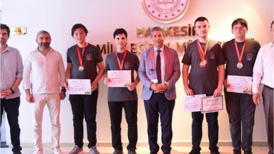 Balıkesirli Öğrenciler TÜBİTAK Bilim Olimpiyatında Parladı