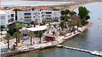 Sahillerdeki Kaçak Yapılar Yıkılıyor