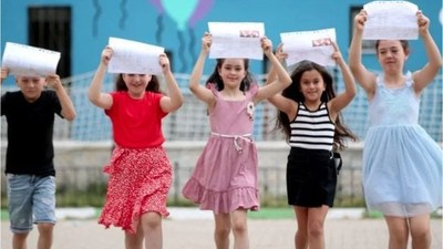20 Milyon Öğrenci Bugün Karnelerini Aldı!