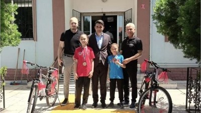 Manyas'ta Balkan Şampiyonlarına Kaymakamdan Bisiklet
