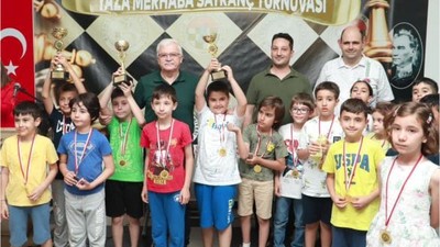 Satranç Turnuvası Burhaniye'de Tamamlandı