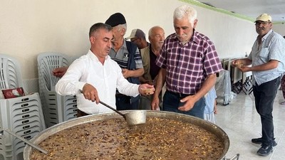 Başkan Duru Aşure Dağıttı