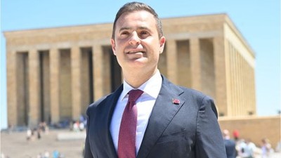 Akın Anıtkabir'e Çıktı! Ailesi ve CHP'liler Yanında