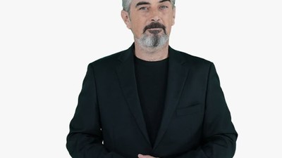 Ali İhsan Varol Kelimelerle Yolculuğunu Anlattı