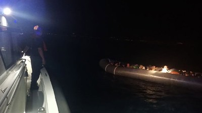 Ayvalık Açıklarında 17 Düzensiz Göçmen Yakalandı