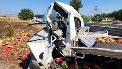 Balıkesir-Bursa Otobanında Kaza! Karpuzlar Büyük Tehlike Yarattı