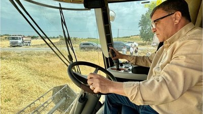 Başkan Şehirli Buğdayları Hasat Etti