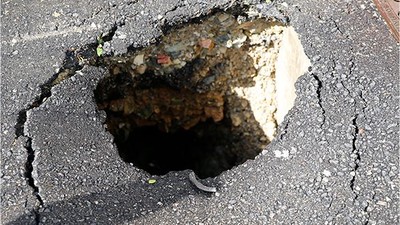Gönen'de Yol Çöktü