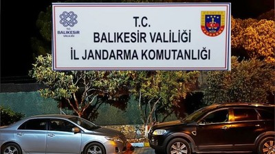 Kaçacakları 2 Araçla Birlikte Yakalandılar