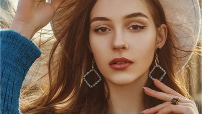 Kahverengi Gözleri Öne Çıkaracak Giysiler