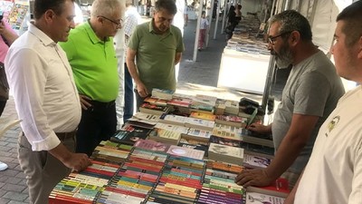 Kaymakam Memiş, 5. Burhaniye Kitap Fuarı'nı Ziyaret Etti
